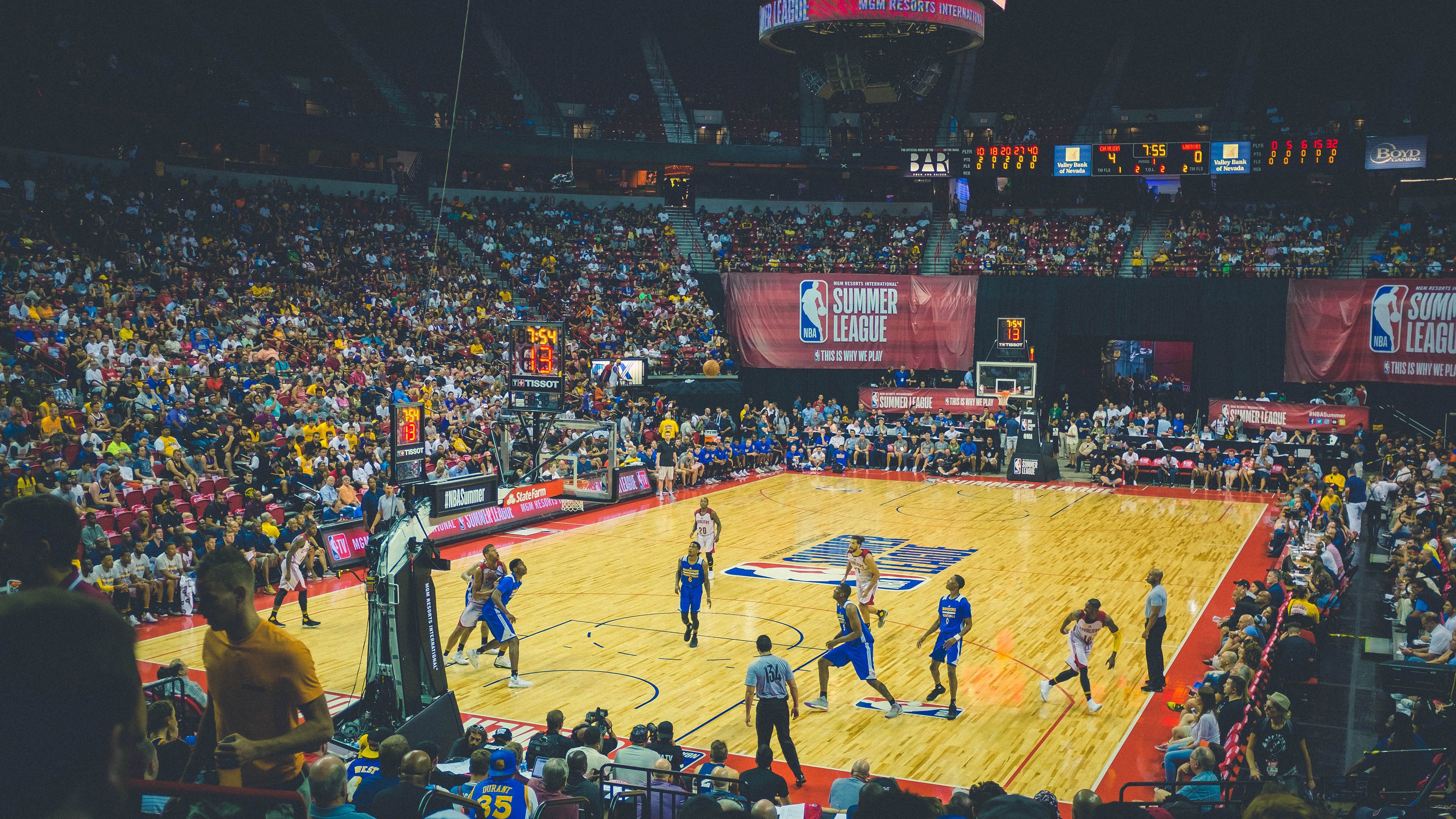 《社区互动：粉丝投票选出最喜爱的战队》，最聚合的粉丝社区平台